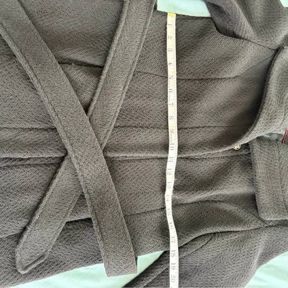 Elegant Black Women's Coat - Picture 5 of 12